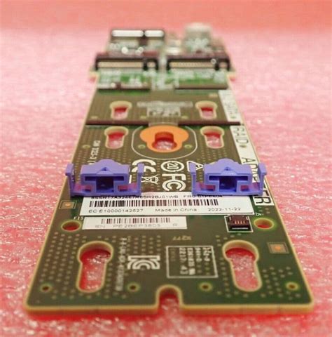 ThinkSystem M.2 SATA/x4 NVMe 2-Bay Adapter